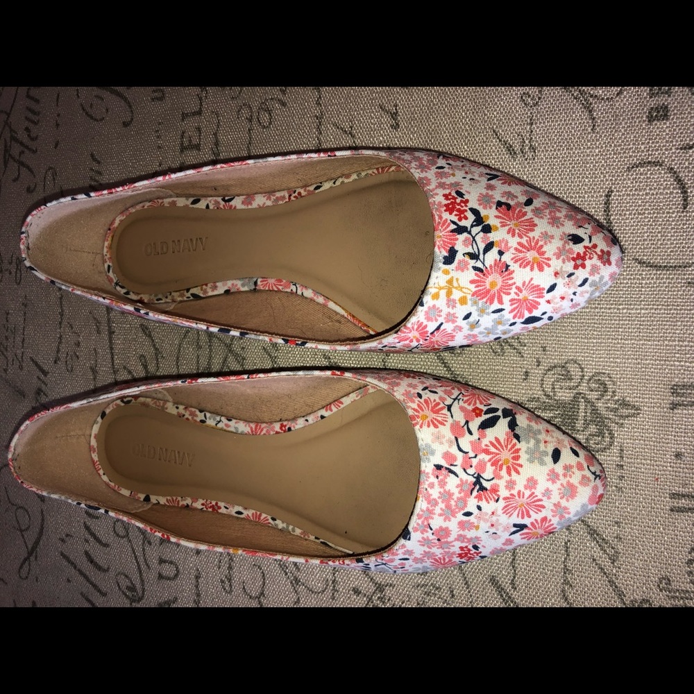 Pretty floral flat pointed toe Sz 6